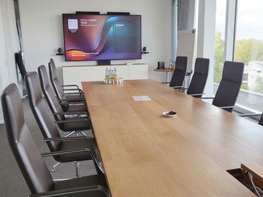 H&ouml;chst individuelle Medientechnik von Yealink f&uuml;r den Meetingraum as a Service f&uuml;r Stulz Hamburg