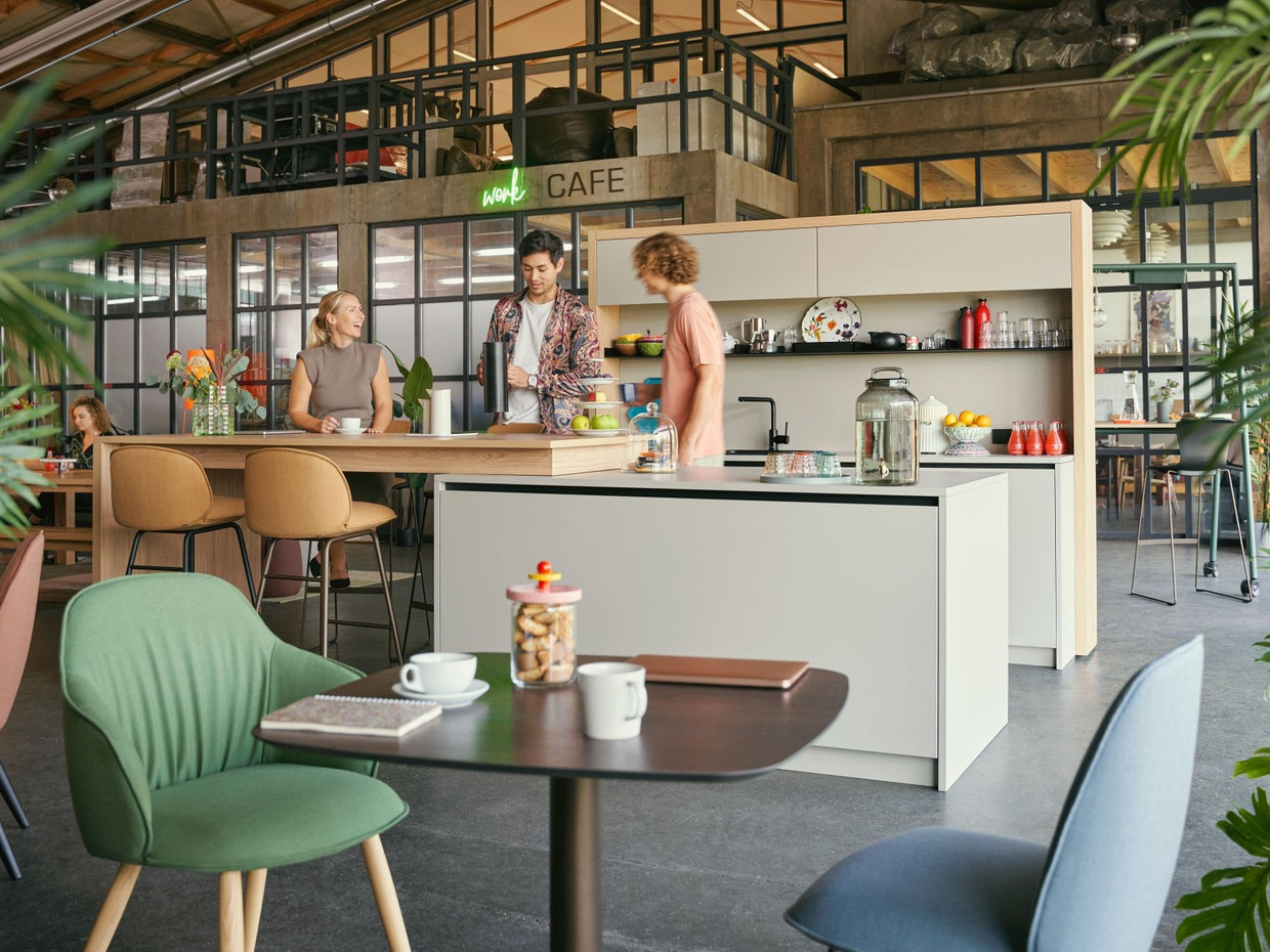 Workfafés dürfen in modernen Büros nicht fehlen, um Mitarbeitende zu motivieren und begeistern