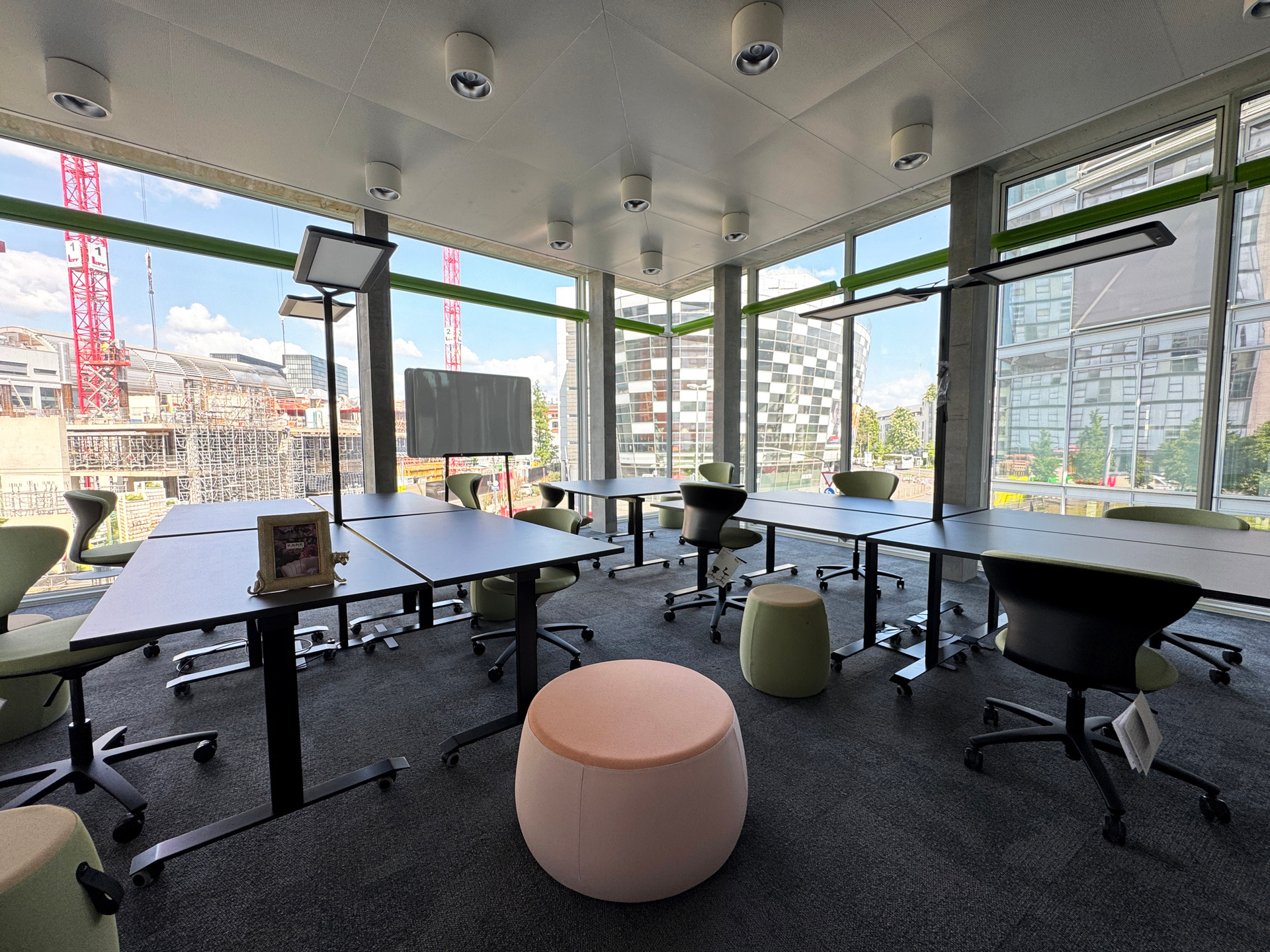 Agile Meetings und dynamische Workshops lassen sich in diesem Traumbüro einwandfrei durchführen