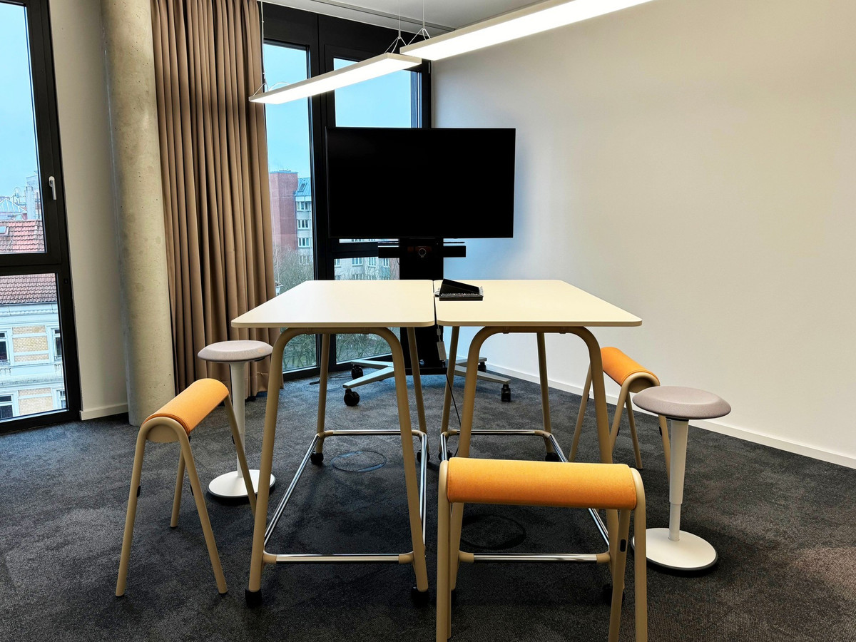 Agile Meetingräume und leistungsstarke Medientechnik sind natürlich auch mit dabei